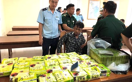Biểu dương lực lượng triệt phá đường dây ma túy lớn